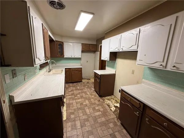 $453,900 | 6717 West 65th Terrace, Mission, KS 66202