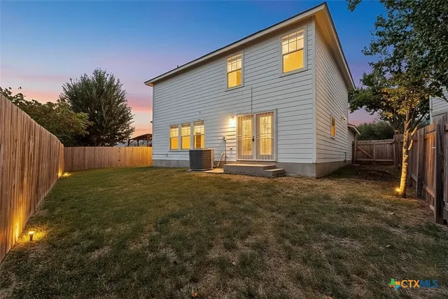a house view with backyard space