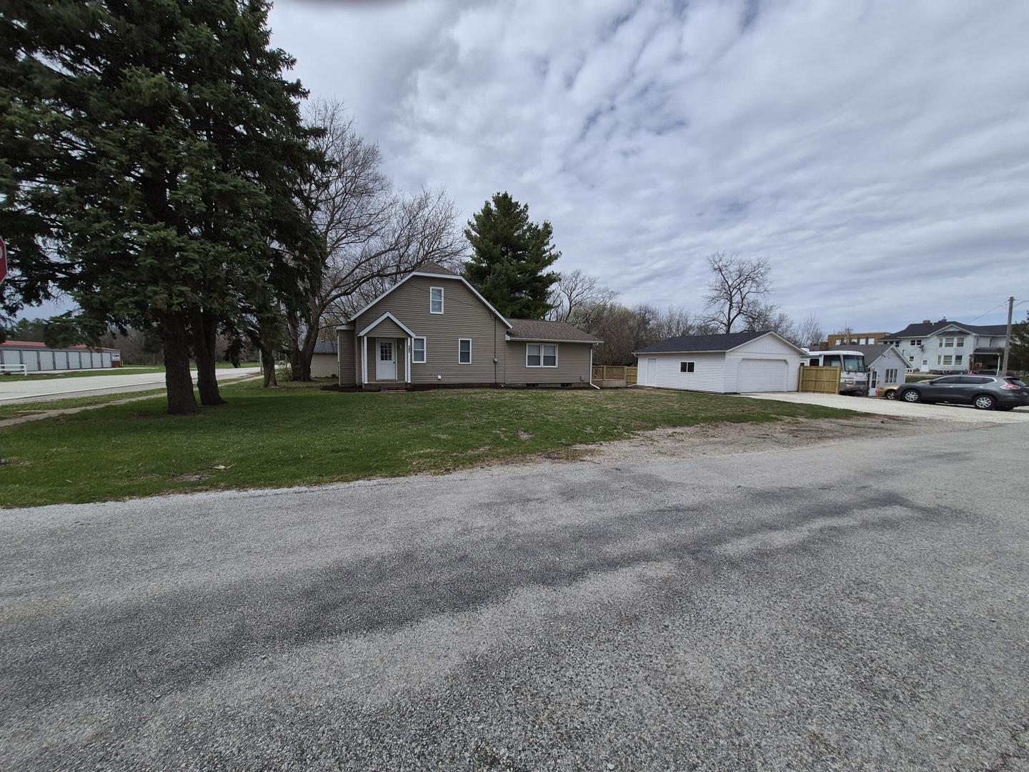 101 North 6th Avenue New Windsor, IL 61465 - Photo 2 of 33