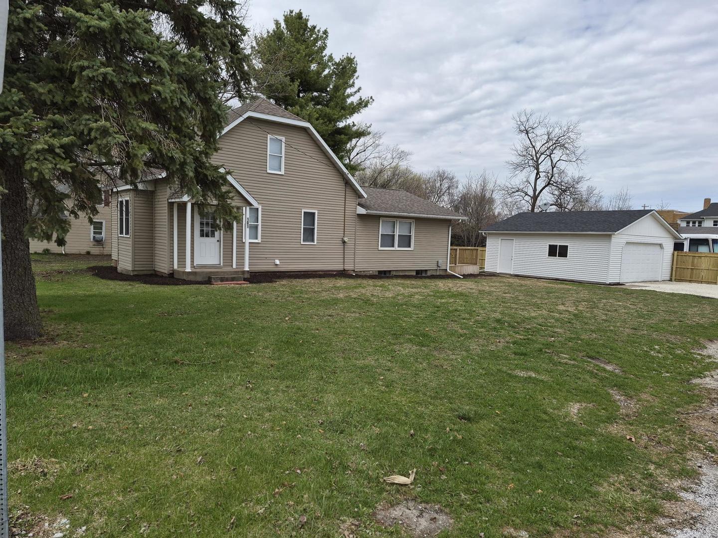 101 North 6th Avenue New Windsor, IL 61465 - Photo 8 of 33 a front view of a house with a garden and trees