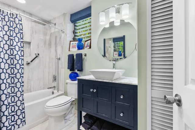 an aerial view of residential building and lake