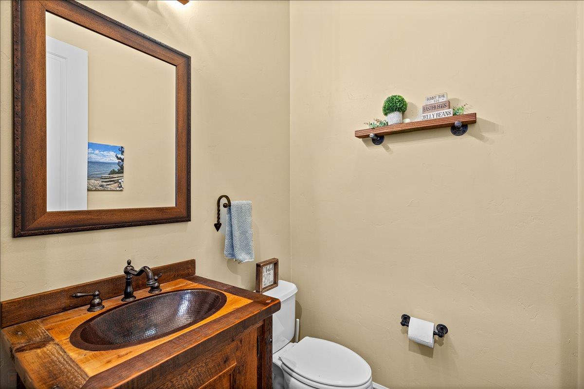 112 Glen View Court Copperopolis, CA 95228 - Photo 37 of 95 All new half bath
