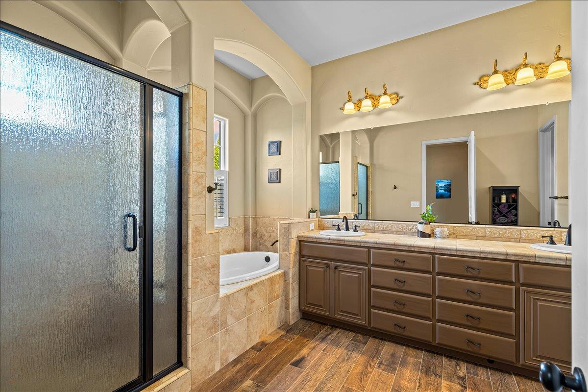 112 Glen View Court Copperopolis, CA 95228 - Photo 44 of 95 Second primary bathroom