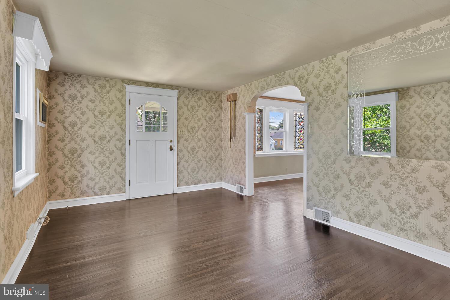 2732 Jenkintown Road Glenside, PA 19038 - Photo 6 of 22 Arched LR to DR