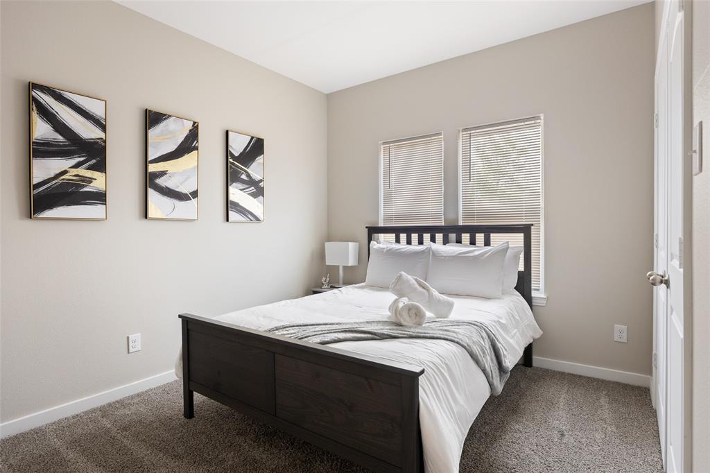 5004 Colonial Avenue Dallas, TX 75215 - Photo 13 of 20 a bedroom with a bed and painting on the wall