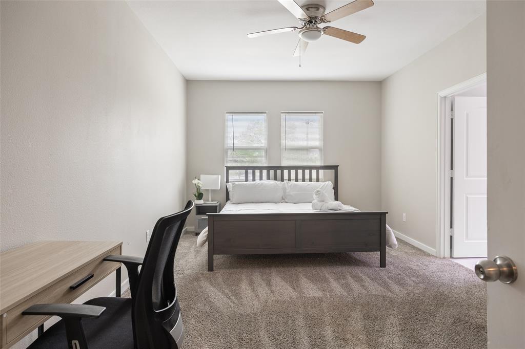 5004 Colonial Avenue Dallas, TX 75215 - Photo 15 of 20 a spacious bathroom with a bathtub and a window