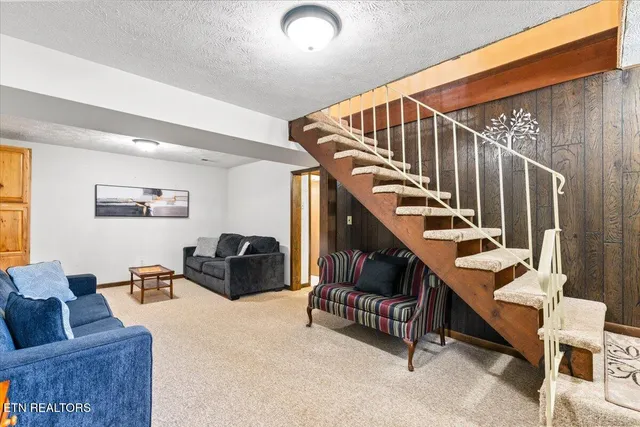 $885,000 | 398 Perry Smith Lane, Caryville, TN 37714