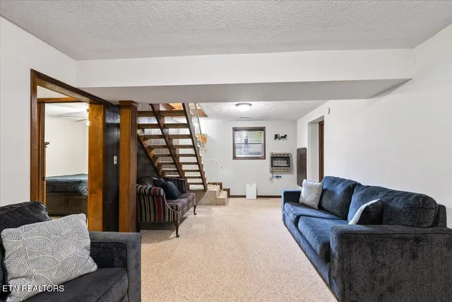 $885,000 | 398 Perry Smith Lane, Caryville, TN 37714