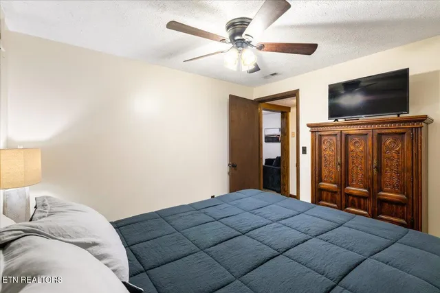 $885,000 | 398 Perry Smith Lane, Caryville, TN 37714