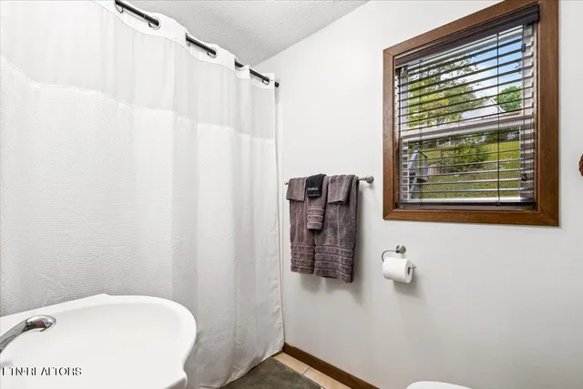 $885,000 | 398 Perry Smith Lane, Caryville, TN 37714