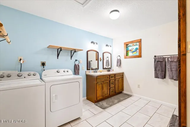 $885,000 | 398 Perry Smith Lane, Caryville, TN 37714