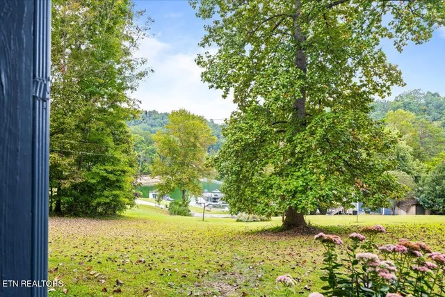 $885,000 | 398 Perry Smith Lane, Caryville, TN 37714