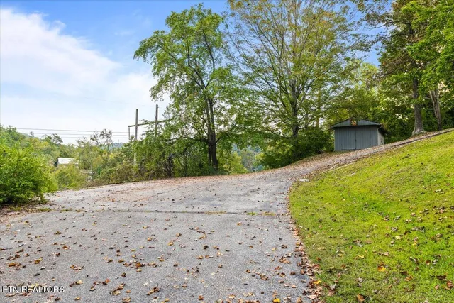 $885,000 | 398 Perry Smith Lane, Caryville, TN 37714