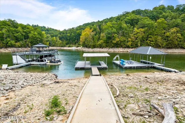 $885,000 | 398 Perry Smith Lane, Caryville, TN 37714