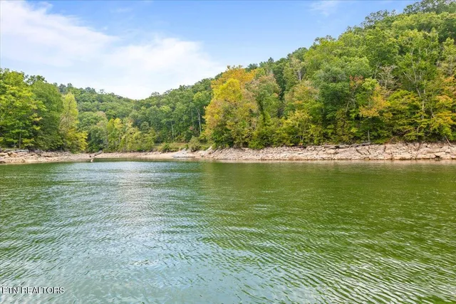 $885,000 | 398 Perry Smith Lane, Caryville, TN 37714