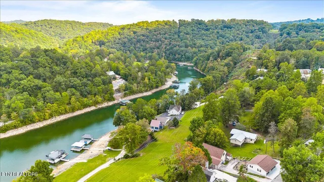 $885,000 | 398 Perry Smith Lane, Caryville, TN 37714
