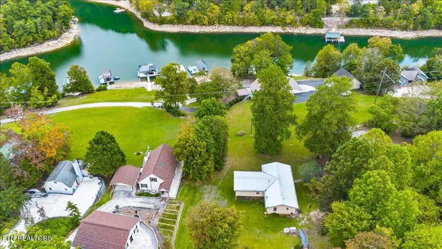 $885,000 | 398 Perry Smith Lane, Caryville, TN 37714