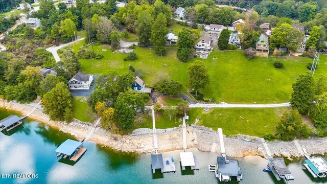 $885,000 | 398 Perry Smith Lane, Caryville, TN 37714