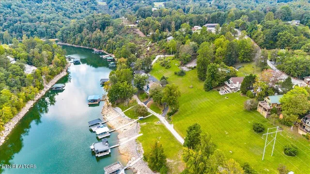 $885,000 | 398 Perry Smith Lane, Caryville, TN 37714