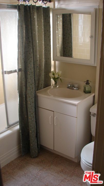 1832 Scott Road Burbank, CA 91504 - Photo 13 of 21 Gallery Image 13