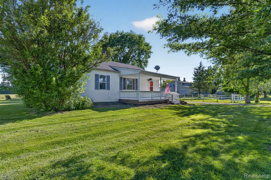 7077 West Frances Road Flushing, MI 48433 - Photo 5 of 50