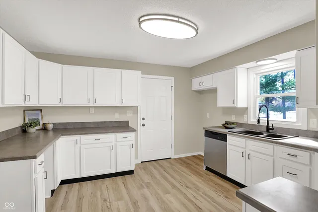 $324,000 | 1426 Westwind Drive, Avon, IN 46123