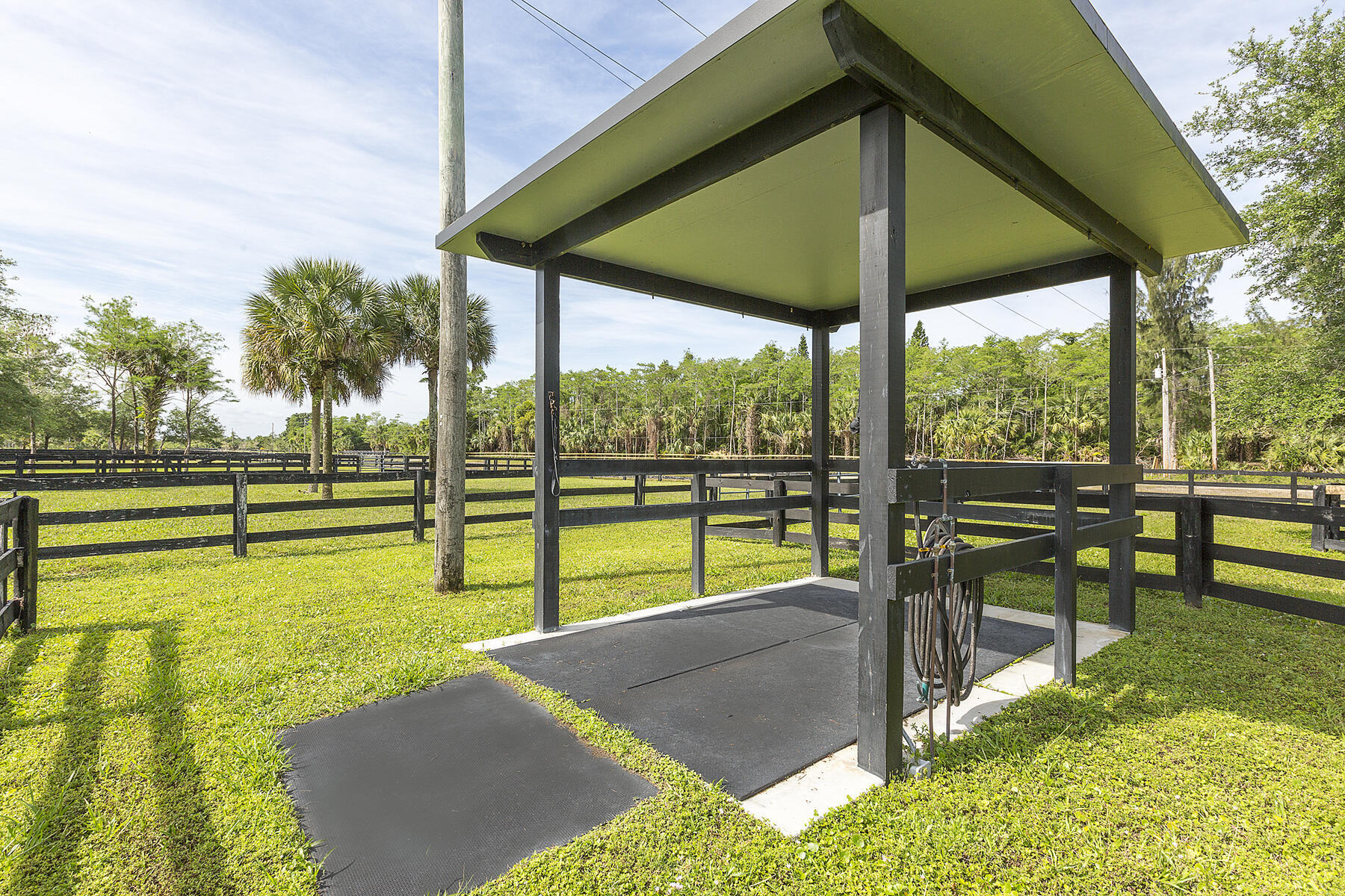 2741 Buck Ridge Trail Loxahatchee, FL 33470 - Photo 25 of 38 Wash stall