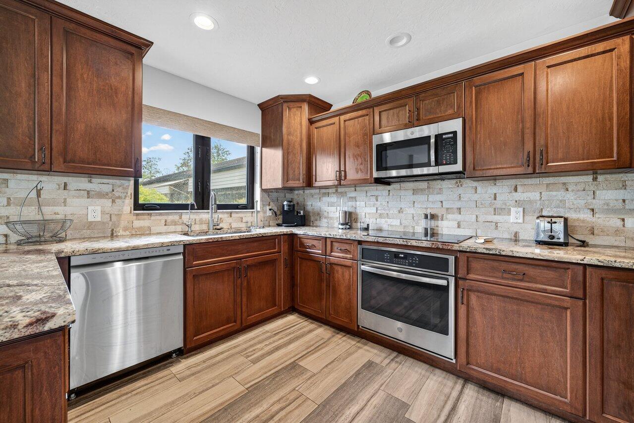 2741 Buck Ridge Trail Loxahatchee, FL 33470 - Photo 7 of 38 Kitchen