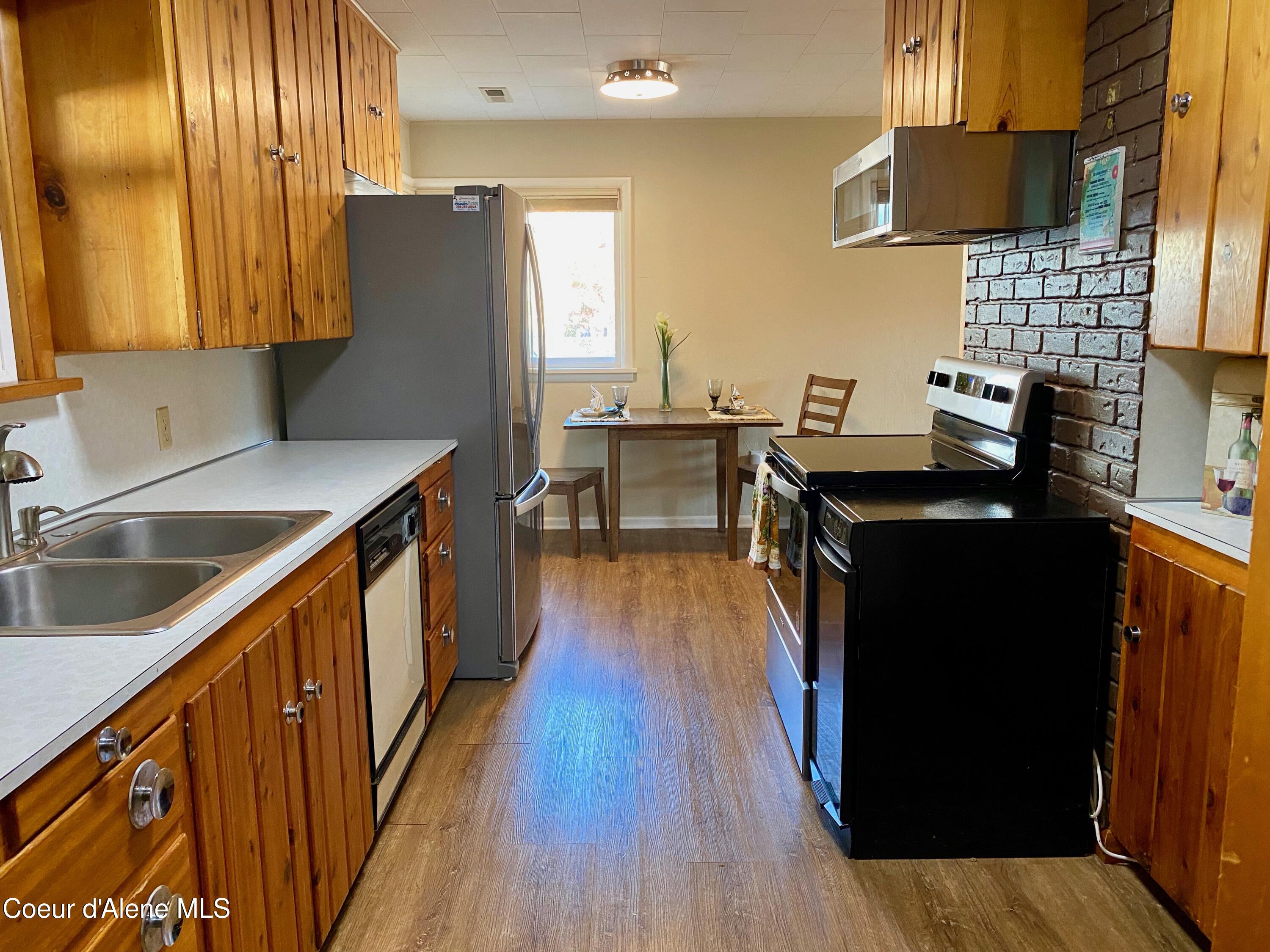 61 Whiskey Jack Road Sandpoint, ID 83864 - Photo 18 of 59 19 Kitchen 4