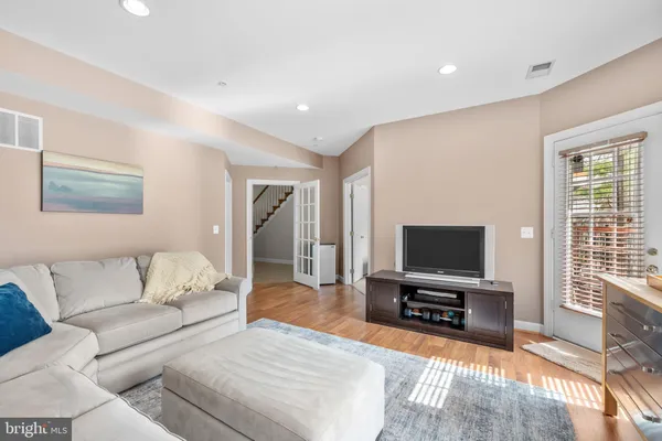 $5,800 | 5187 Brawner Place, Alexandria, VA 22304