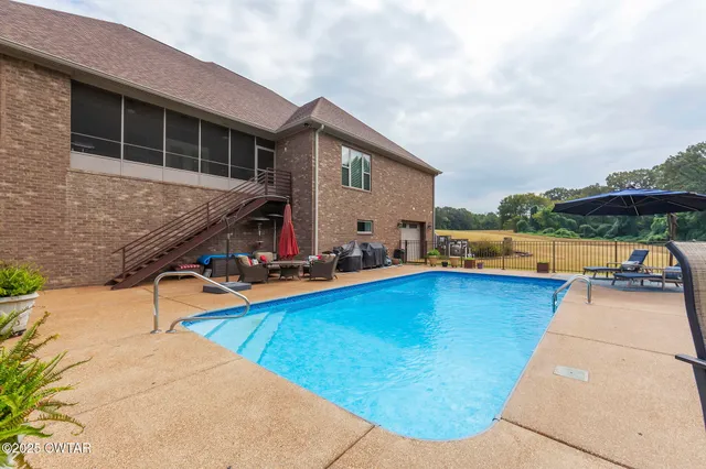 $619,000 | 325 Ridgewood Drive, Henderson, TN 38340