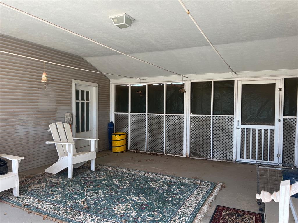 316 East Spring Street Henrietta, TX 76365 - Photo 6 of 28 a living room with furniture