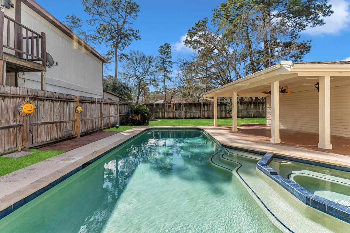 Beautiful and pristine pool in this home!!