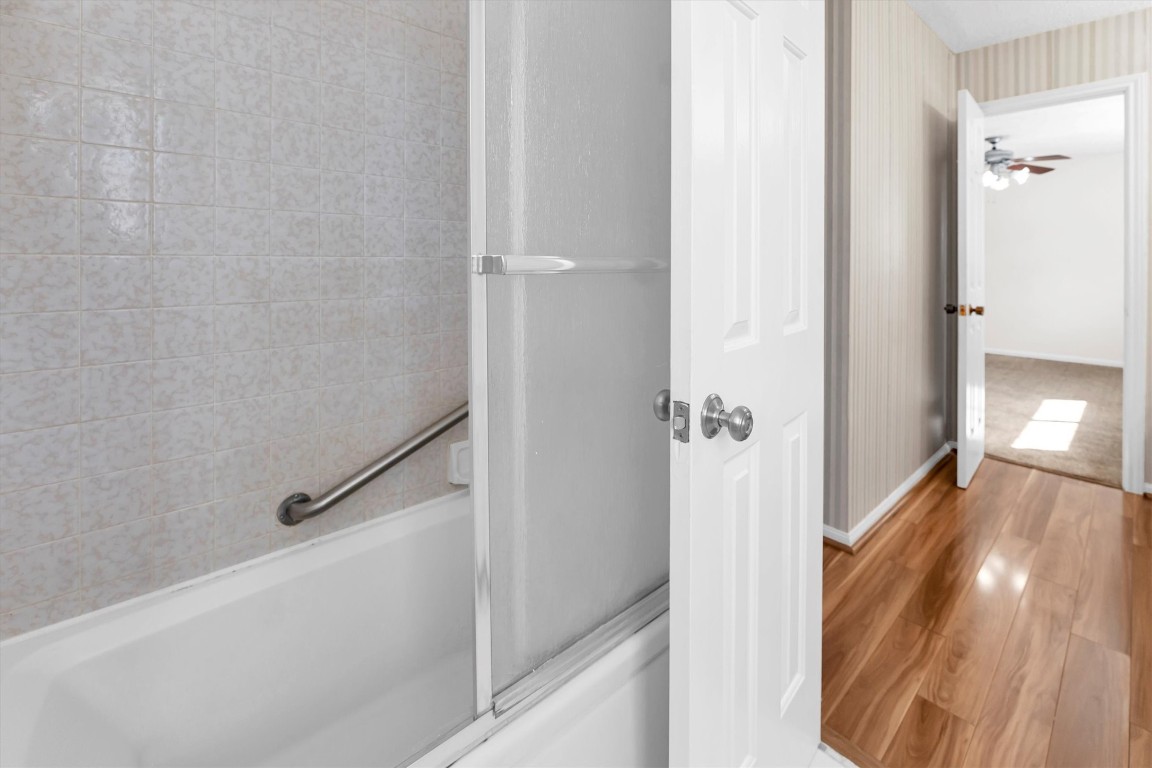 19535 Enchanted Oaks Drive Spring, TX 77388 - Photo 39 of 42 Second full bathroom