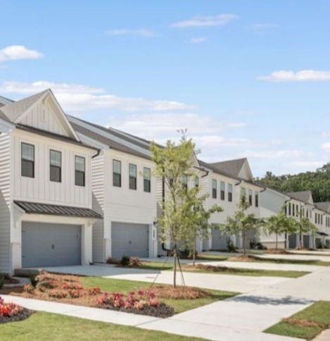 2857 Bullfrog Lane Gainesville, GA 30507 - Photo 2 of 21