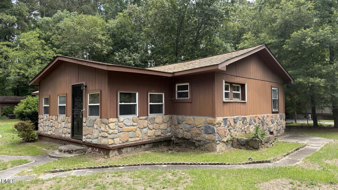 7014 Zepher Road Fayetteville, NC 28311 - Photo 2 of 31 IMG_7951 Large
