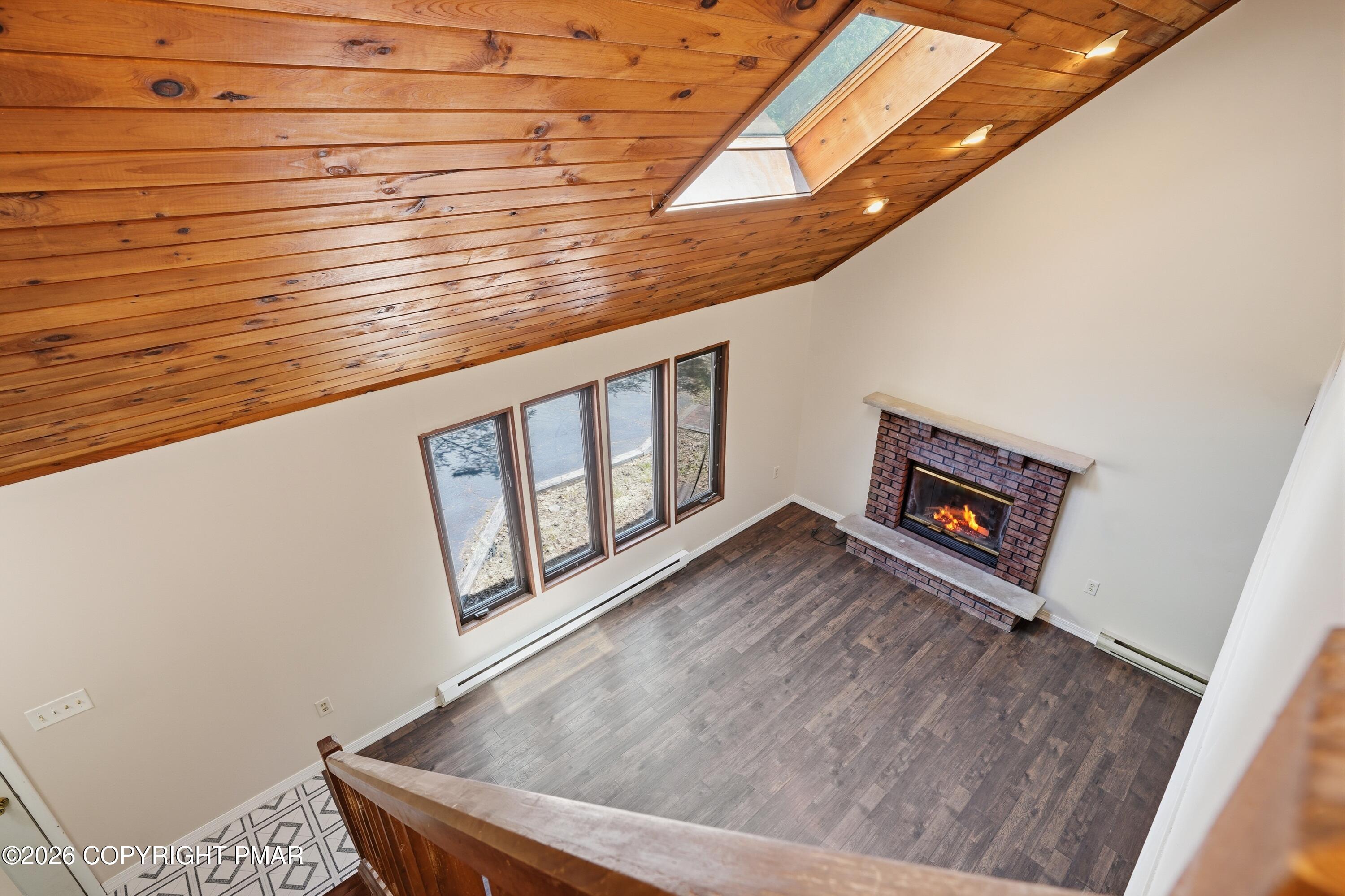 107 Morris Place Bushkill, PA 18324 - Photo 10 of 52 Living Room
