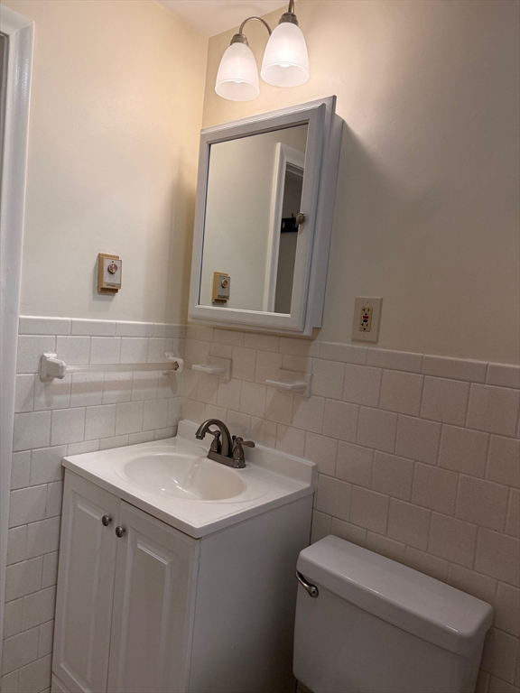 1325 Worcester Road, Unit D8 Framingham, MA 01701 - Photo 16 of 20 a bathroom with a sink a toilet and mirror