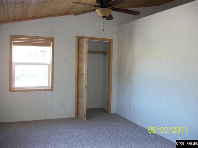 2830 Bullfrog Road Reno, NV 89521 - Photo 8 of 13 an empty room with a window