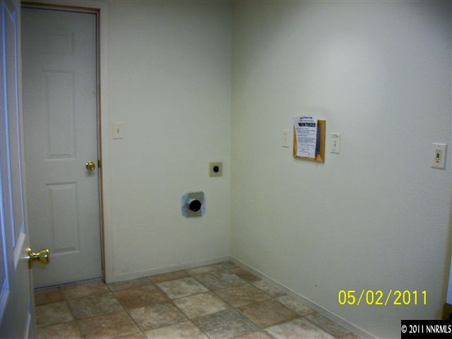 2830 Bullfrog Road Reno, NV 89521 - Photo 10 of 13 an empty room with a shower