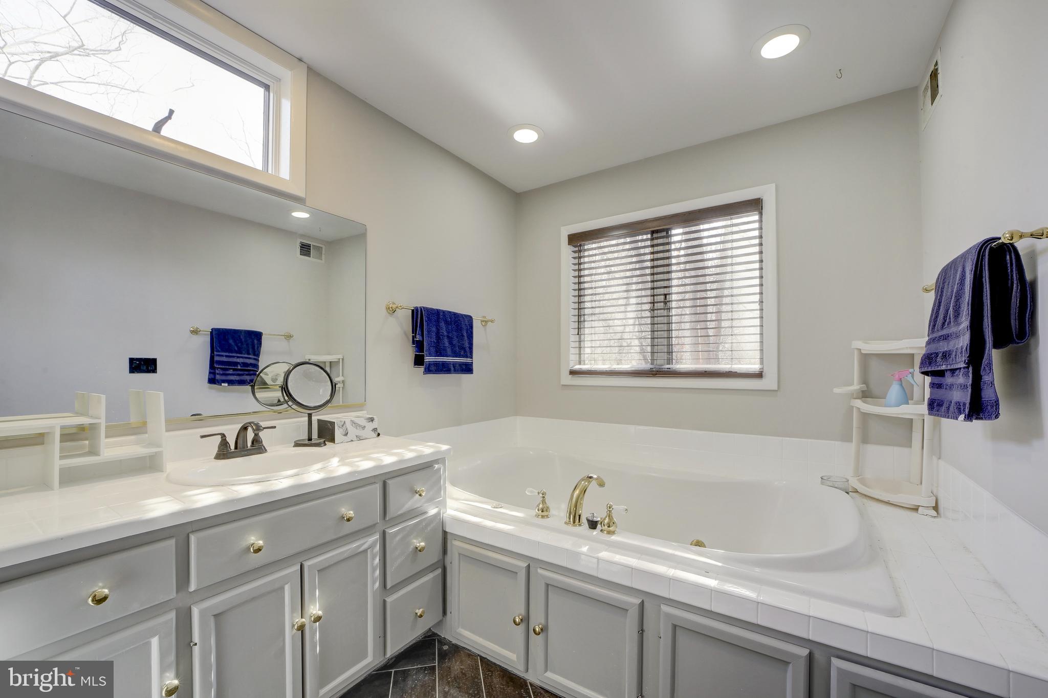 10600 Hunter Station Road Vienna, VA 22181 - Photo 15 of 30