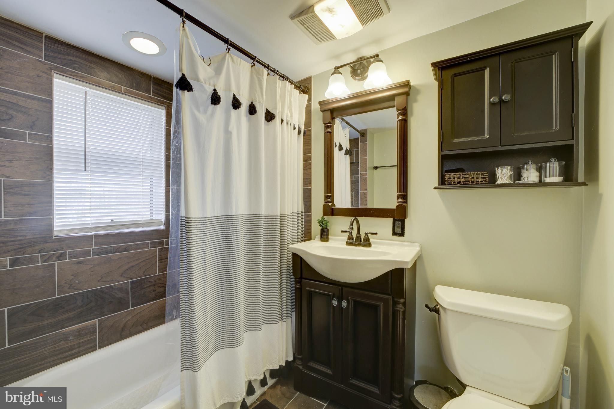 10600 Hunter Station Road Vienna, VA 22181 - Photo 25 of 30