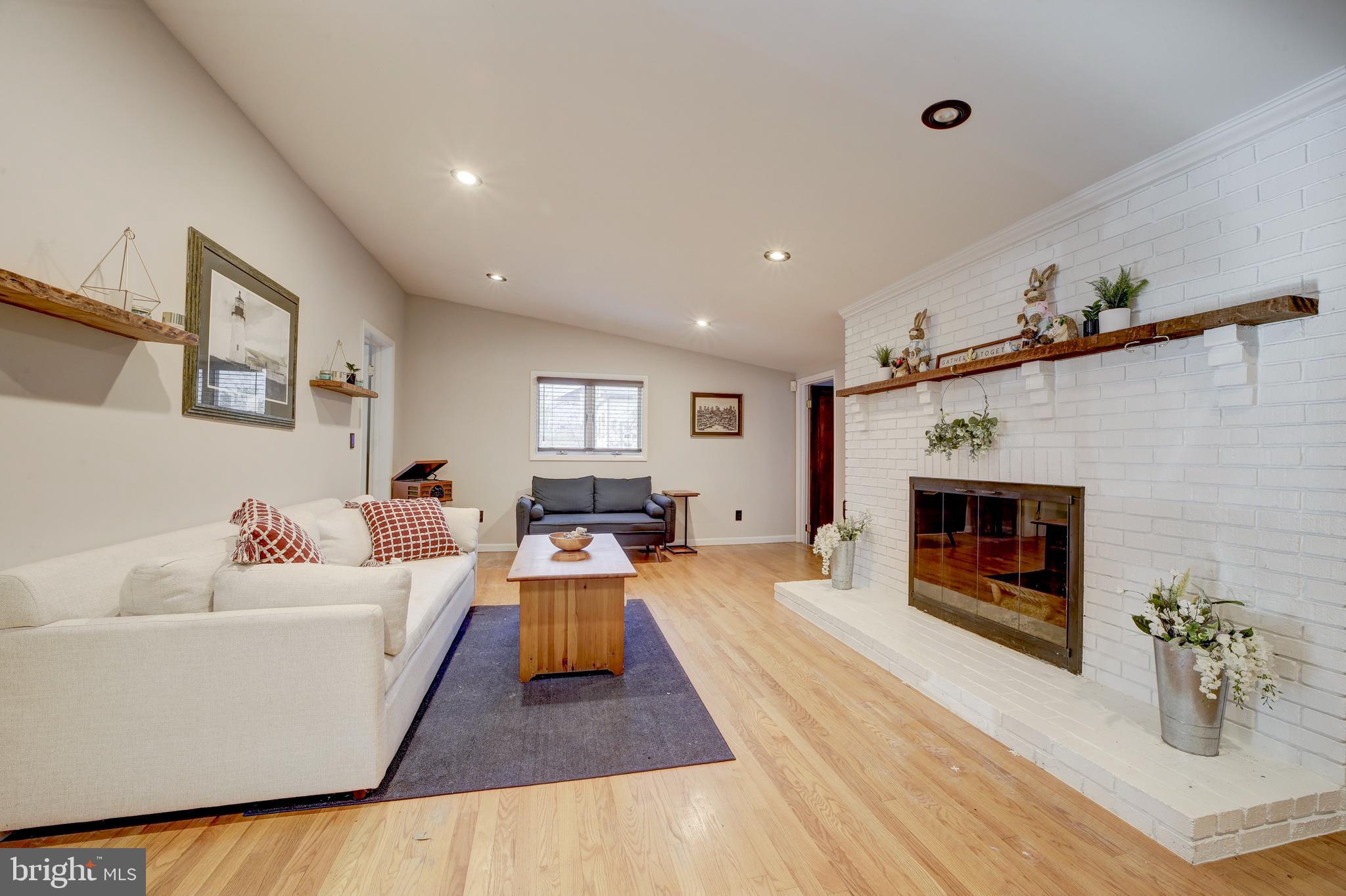 10600 Hunter Station Road Vienna, VA 22181 - Photo 3 of 30