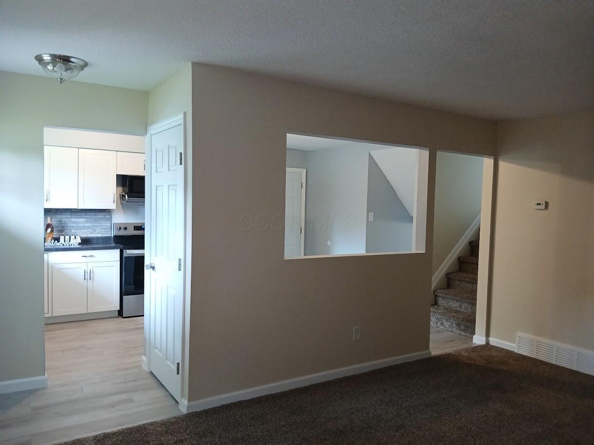 2489 Lipton Road Columbus, OH 43232 - Photo 3 of 26 living room