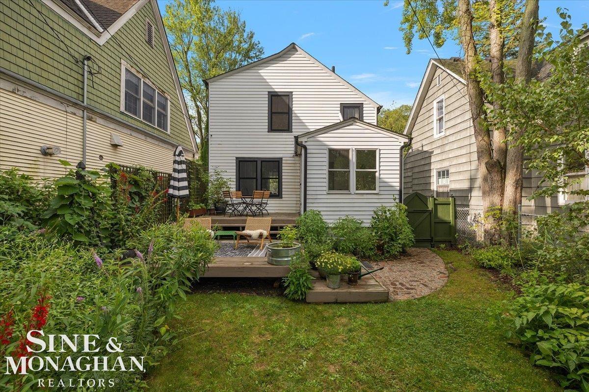 82 Kerby Road Grosse Pointe, MI 48236 - Photo 24 of 42 50188260-61C5B79D-484C-4CA3-8AD3-750CA1680AA1.JPG