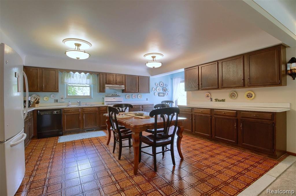 48969 Callens Road Chesterfield, MI 48047 - Photo 9 of 34