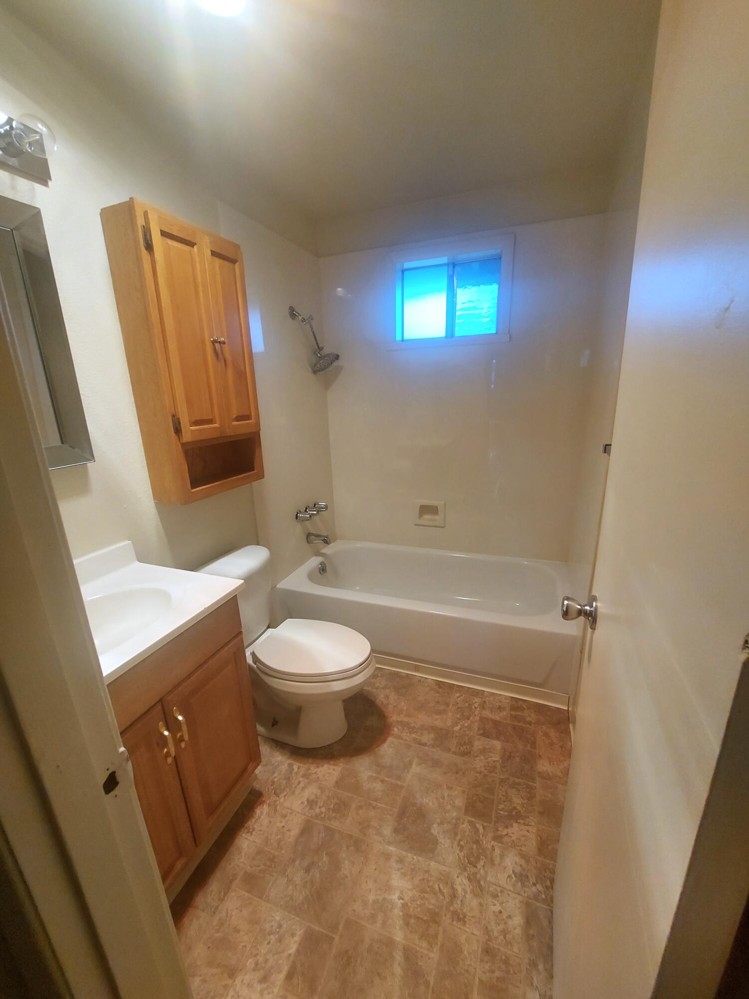 204 Fargo Street Eagle Point, OR 97524 - Photo 4 of 11 204_BRoom