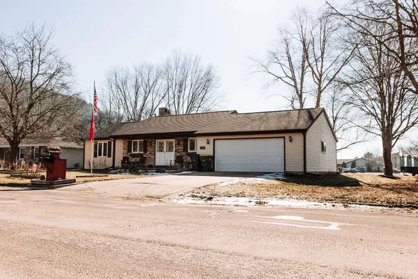 $300,000 | 1202 East Iowa Street, Prairie du Chien, WI 53821