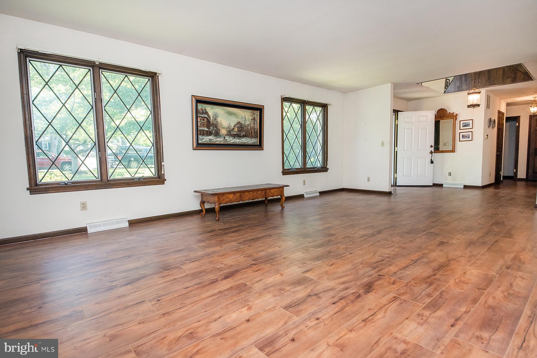 26 Georgetown Road Bordentown, NJ 08505 - Photo 15 of 39 Living room