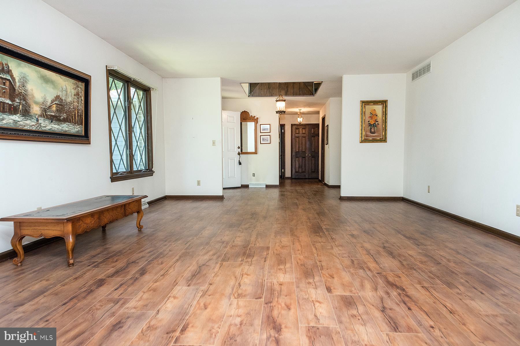 26 Georgetown Road Bordentown, NJ 08505 - Photo 16 of 39 Living room